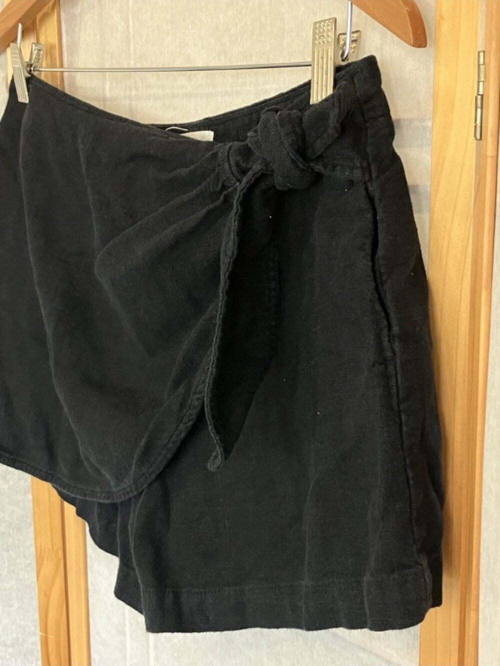 By Anthropologie Shorts Womens 4 Black Linen Blend Wrap Tie Waist Skort Pockets - Picture 3 of 9